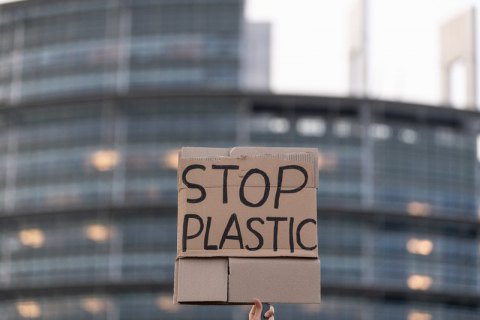 Три законопроекта предлагают запретить пластиковые пакеты в Украине