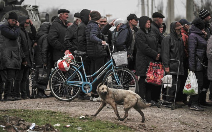 «Росіяни не дозволяли ховати трупи. Готуєш у дворі, а поряд лежать тіла дітей». Розповідь жительки Маріуполя