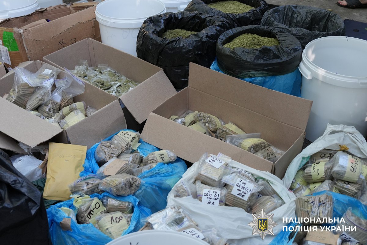 Знайдені під час обшуків докази