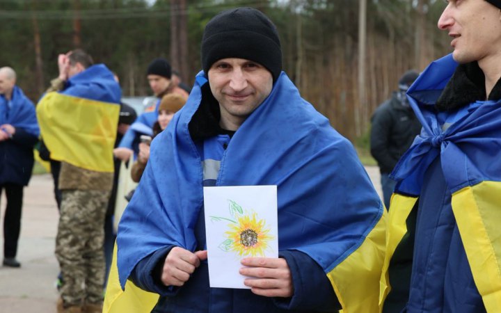 Відбувся великодній обмін полоненими. Додому повернулися майже 200 українців (доповнено)