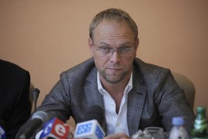 Тимошенко знову вимагає розгляду касації за її відсутності