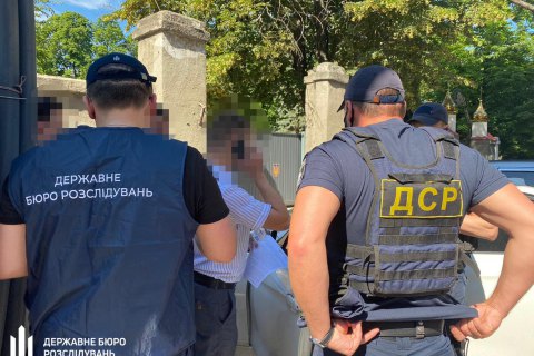В Николаеве задержали военного прокурора при получении $10 тыс. взятки