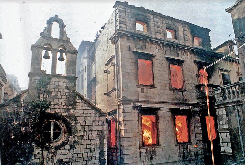 Дубровник після сербських обстрілів.