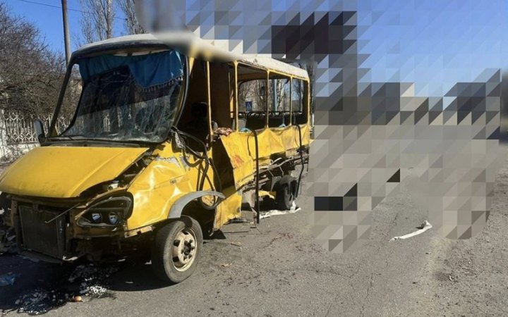 Росіяни знову атакували дроном маршрутку в Херсоні (оновлено) 