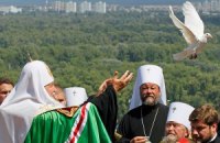 На молебен к патриарху Кириллу пришли Герман и Грищенко