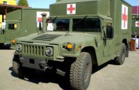 США передали Украине пять медицинских автомобилей на базе Hummer