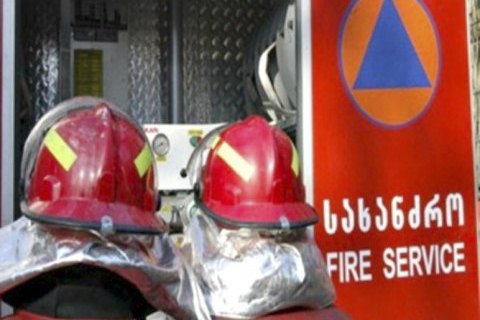 В Тбилиси 10 человек отравились дымом во время пожара