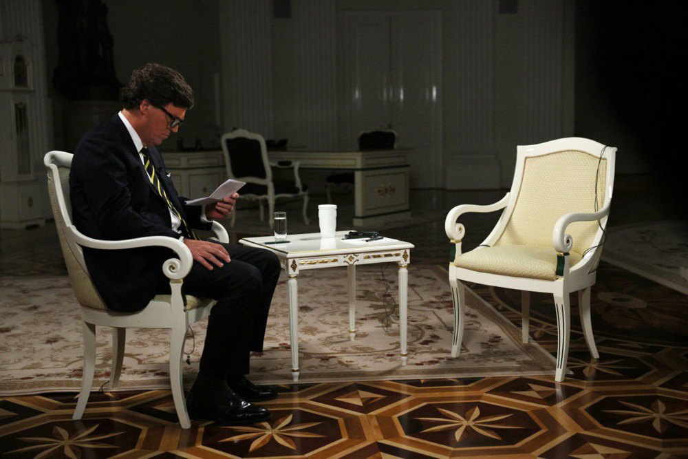 Такер Карлсон готується до інтерв'ю з Путіним, 6 лютого 2024 року