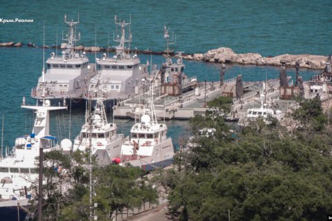 Захоплені Росією українські кораблі зникли з порту Керчі