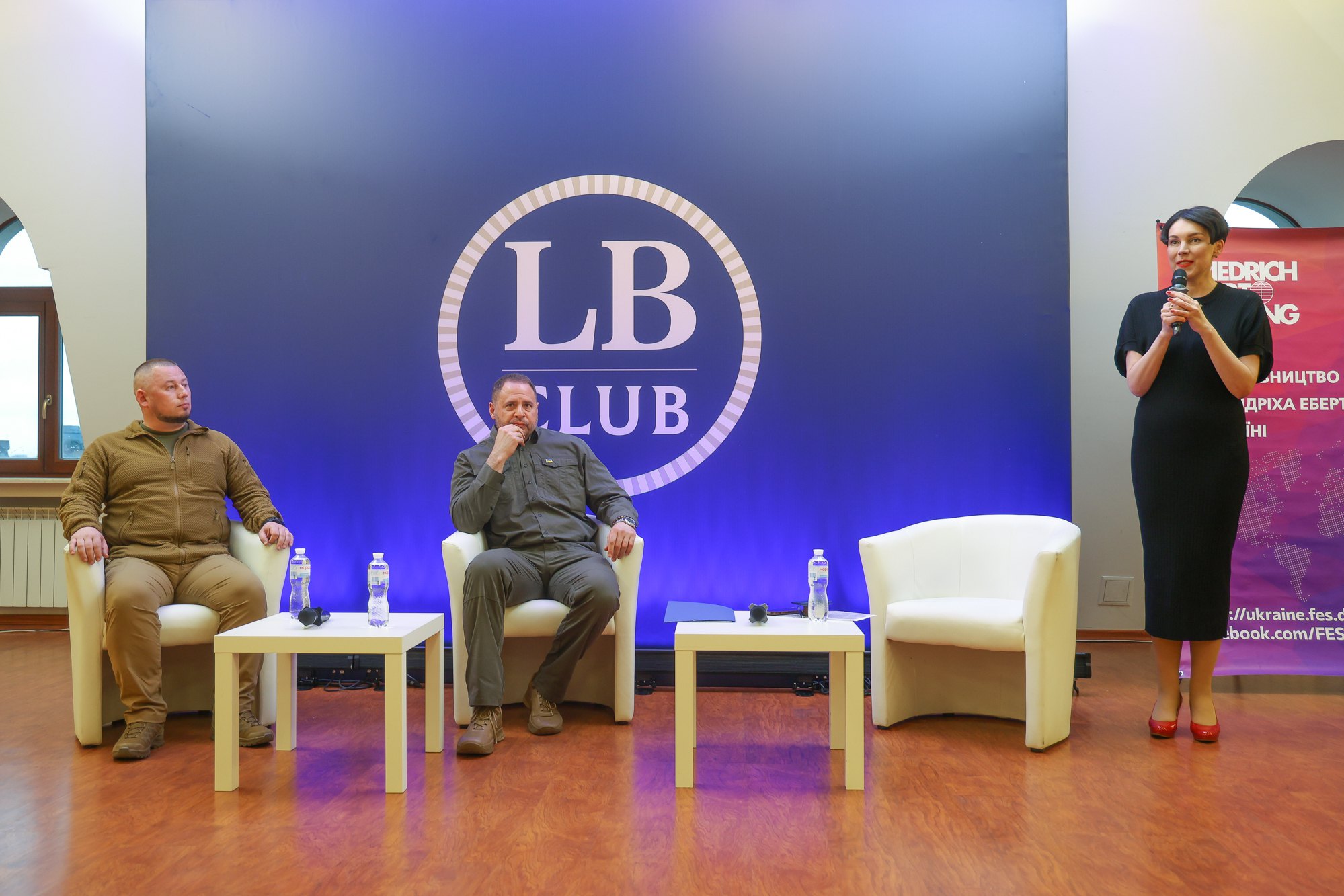 Заступник керівника ОПУ Павло Паліса, керівник ОПУ Андрій Єрмак і шеф-редактор LB.ua Соня Кошкіна 