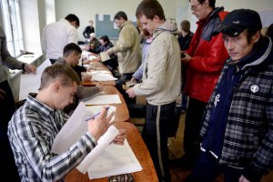 В крымском ЦИКе назвали первые цифры: явка - 82,7%, желающих присоединиться к России - 95,5%