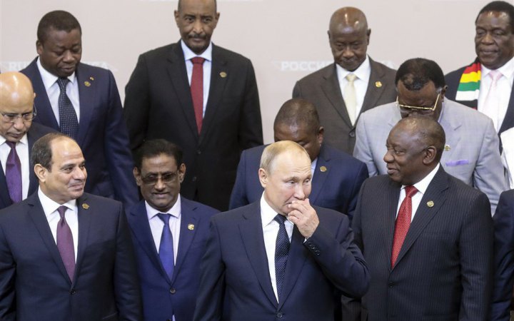 Росія та Китай прагнуть вигнати Францію з Африки 