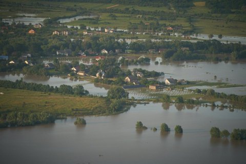 ​На заході України залишаються підтопленими п'ять населених пунктів