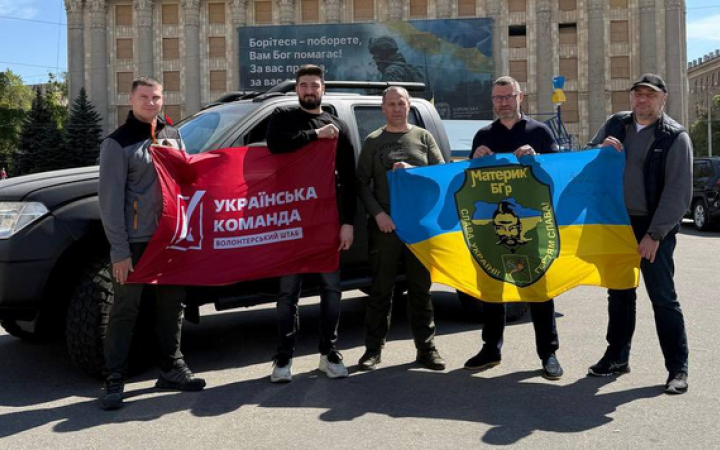 Десятикратний паралімпійський чемпіон Максим Крипак та "Українська команда" передали на передову позашляховик