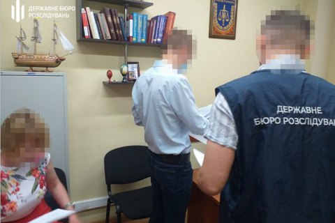 ​Бывшего полицейского подозревают в "потере" изъятых при обыске 1,2 млн гривен
