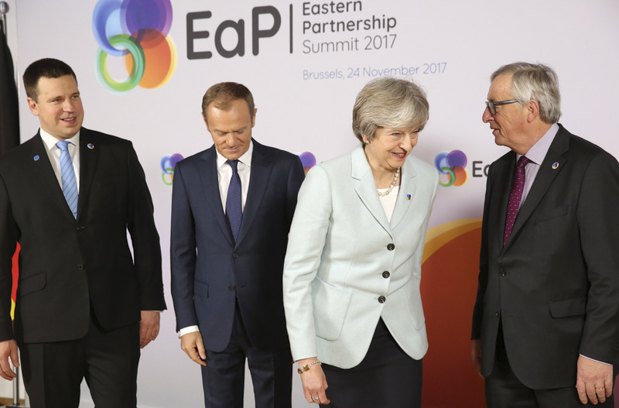  Зліва-направо: прем'єр-міністр Естонії Юрі Ратас, Президент Європейської Ради Дональд Туск, прем'єр-міністр
Великобританії Тереза Мей та голова Європейської комісії Жан-Клод Юнкер під час саміту Східного партнерства ЄС у Брюсселі