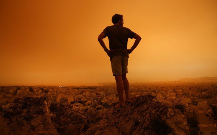 Гідромецтентр про пил із Сахари: Незначний вміст пилу може потрапити на крайній захід України