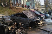 ​На парковке возле Национальной филармонии в Киеве сожгли две машины
