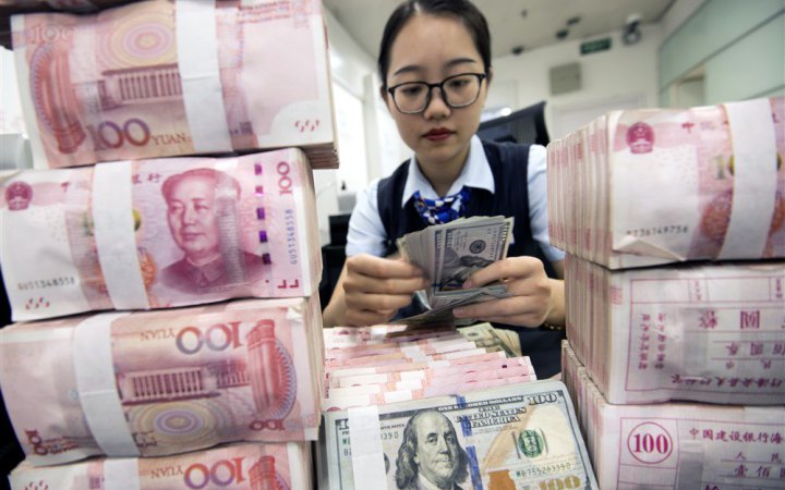 Через санкції в Росії стали найбільше торгувати китайським юанем замість долара, - Bloomberg
