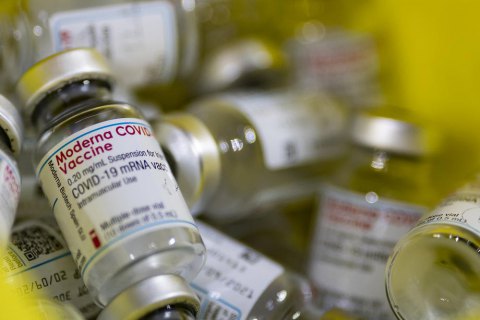 Україна отримає в липні 2 млн доз вакцини Moderna