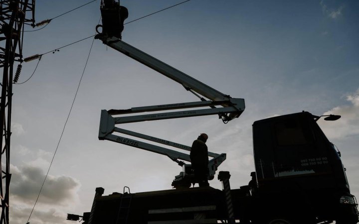 На Одещині без світла досі залишаються майже 1,6 тисяч споживачів