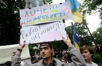Захисники української мови підтягуються до Ради
