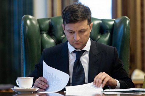 Зеленський підписав закон про видобуток бурштину