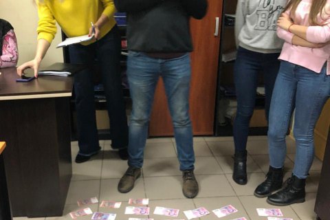 В Донецкой области на взятке задержали чиновников Госпотребслужбы