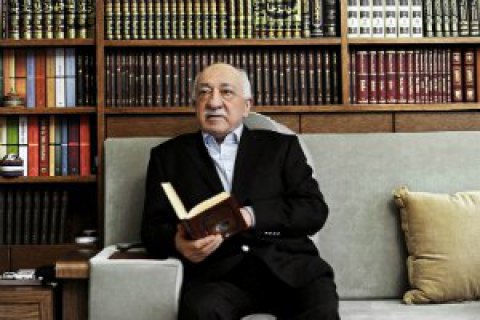 Звинувачений в організації перевороту в Туреччині імам назвав його постановкою