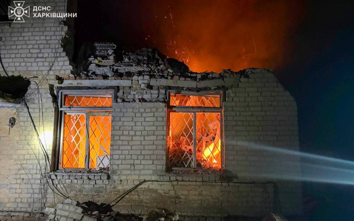 Росіяни вдарили дроном по адмінбудівлі Великого Бурлука на Харківщині