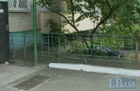 У Києві чоловік вистрибнув з вікна чужої квартири на восьмому поверсі