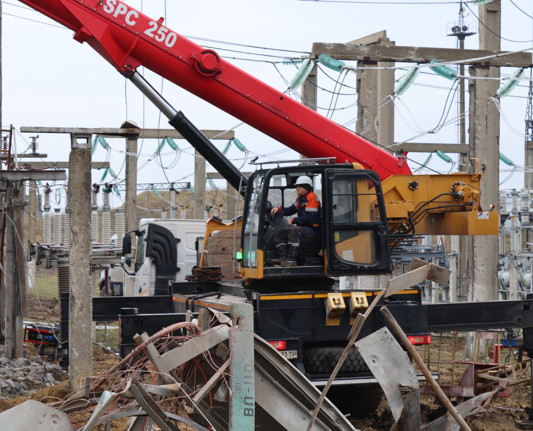 Ремонт пошкодженої інфраструктури після обстрілів РФ