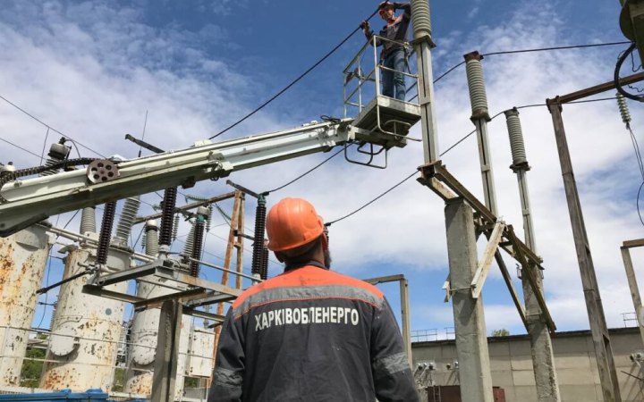 Через падіння уламків ворожого дрона знеструмлено підстанцію на Запоріжжі