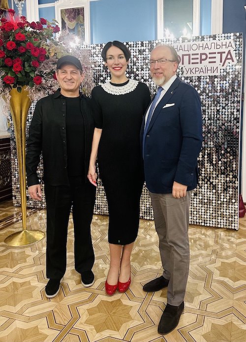 Директор Київського національного академічного театру оперети Богдан Струтинський, Соня Кошкіна, президент Торгово-промислової
палати України Геннадій Чижиков