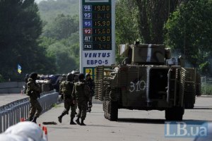 3 силовика ранены в ходе столкновений у Славянска, - Тымчук 