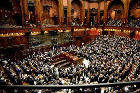 Почти 70% граждан Италии на референдуме поддержали сокращение парламента на треть
