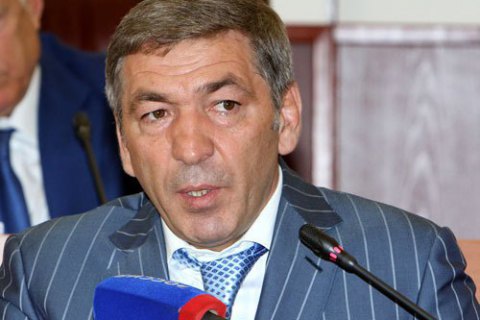 Проти т.в.о. прем'єра Дагестану порушили справу через виявлений у нього золотий пістолет