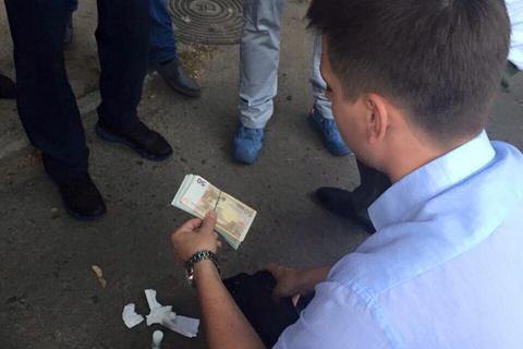 В Киеве на взятке €8,5 тыс. поймали следователя полиции