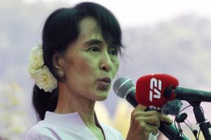 В Мьянме лидер оппозиции прошла в парламент