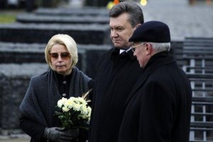 Герман: Янукович еще советуется с экспертами по красному флагу 