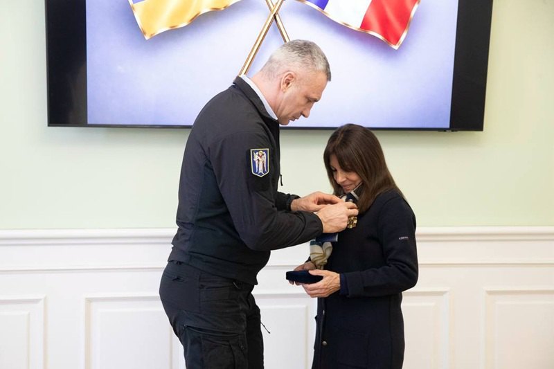 Кличко нагородив Анн Ідальго 