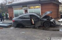 У Хмельницькому нетверезий водій "BMW" в'їхав у зупинку. Троє жінок загинули