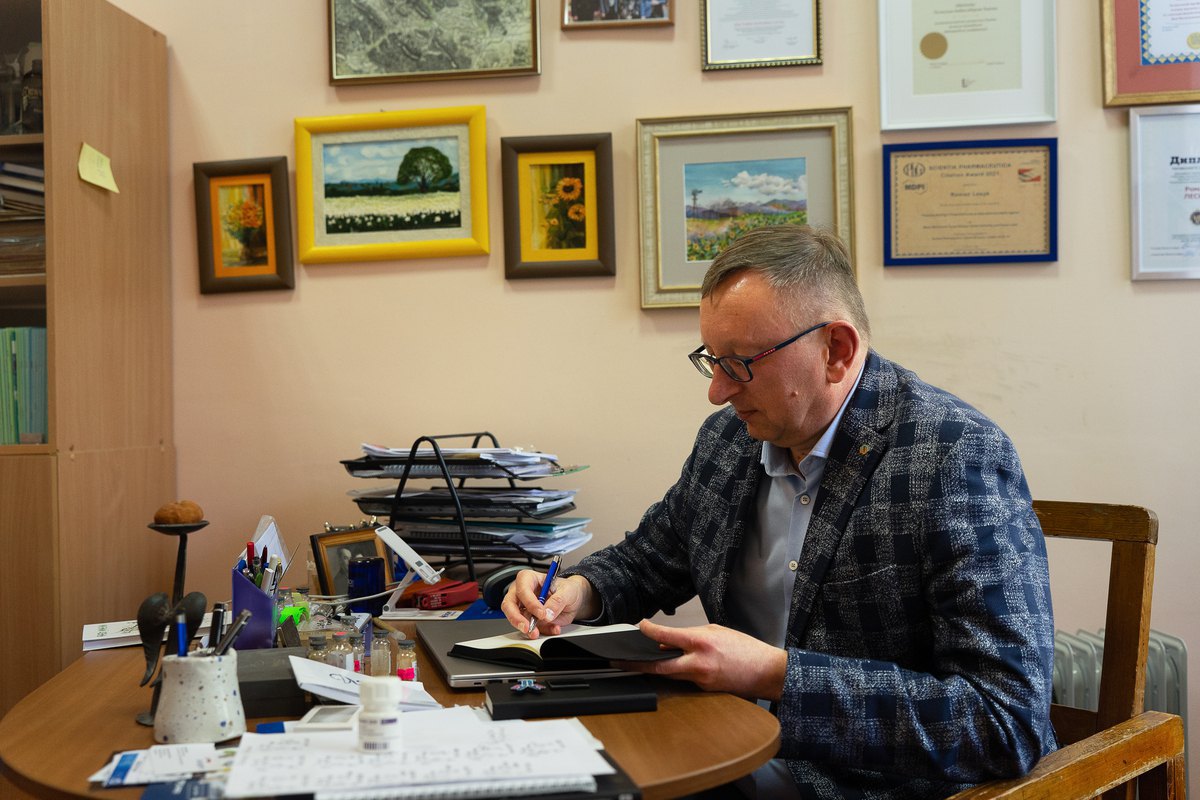Професор Роман Лесик 