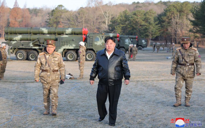 Північна Корея провела навчальні стрільби з нових надвеликих РСЗВ