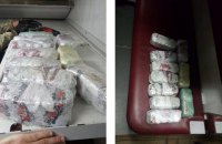 Проводник поезда Харьков - Москва пытался перевезти 7 кг марихуаны