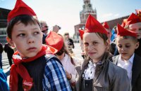 СЗР: Кремль сформував централізовану модель ідеологічного контролю над молоддю