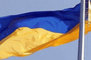 Возле мэрии торжественно подняли Государственный флаг Украины