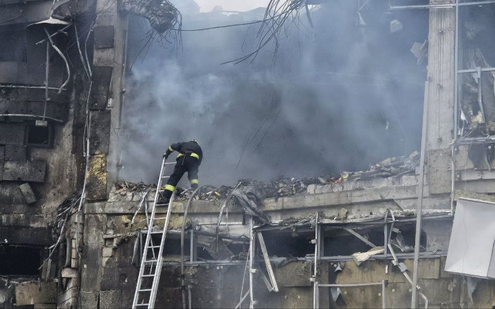У Дніпрі внаслідок атаки росіян загинуло шестеро, пошкоджено пологовий будинок (оновлено)
