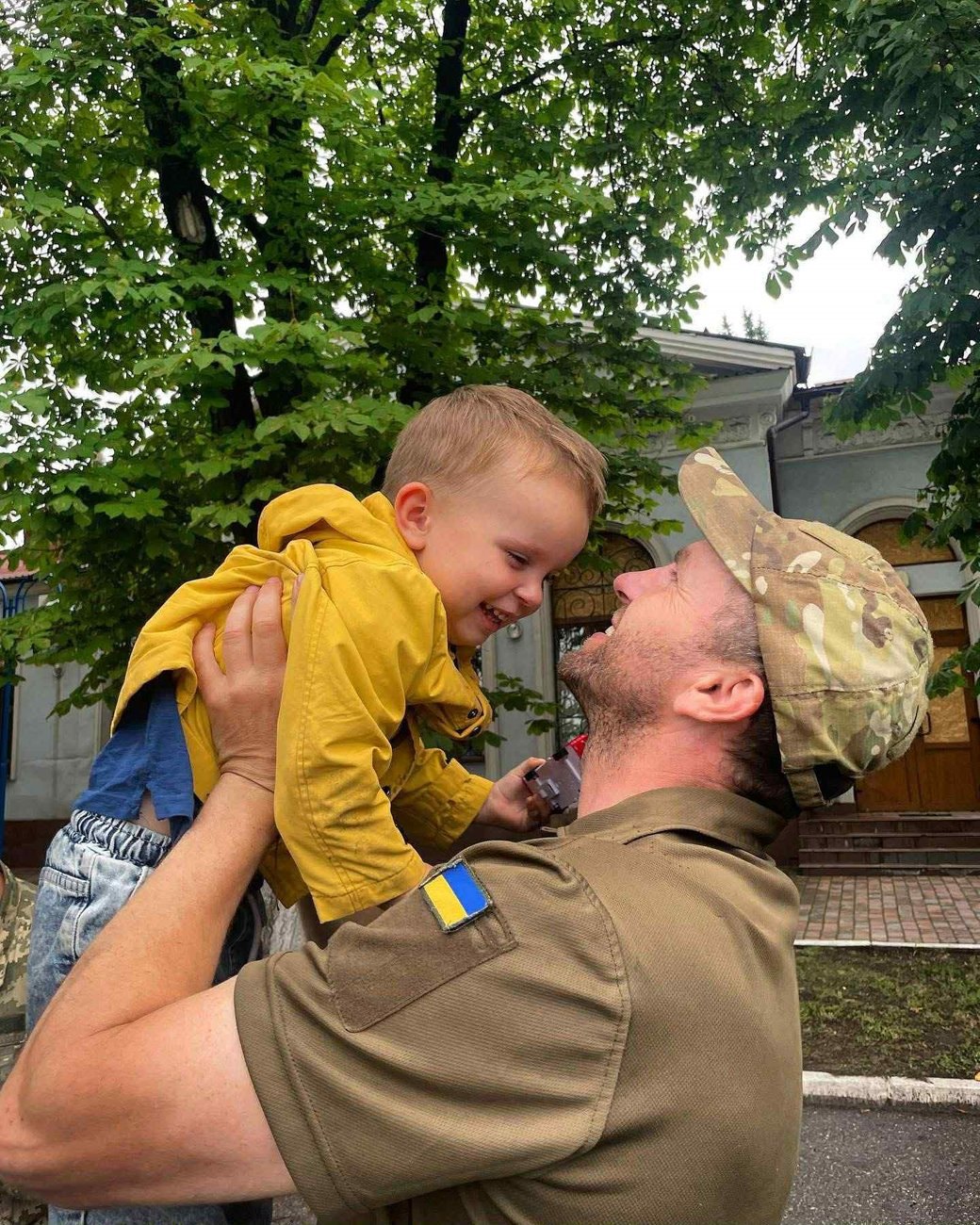 Василь Отземко із сином Юрком. 