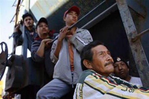 Мексика пообещала помощь своим мигрантам в США